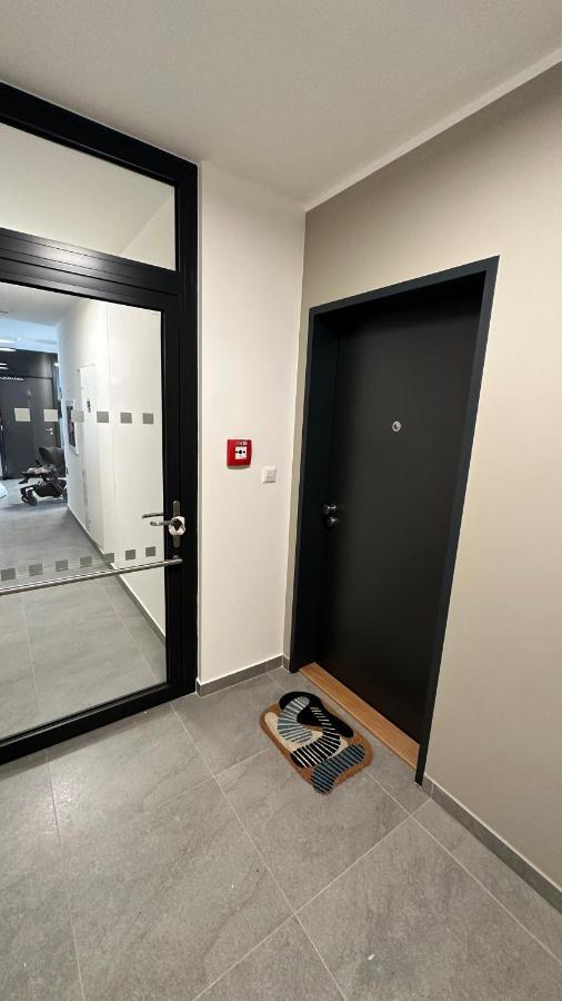 Holesovice Delight: Modern Comfort With A Twist In Prague 7 Экстерьер фото