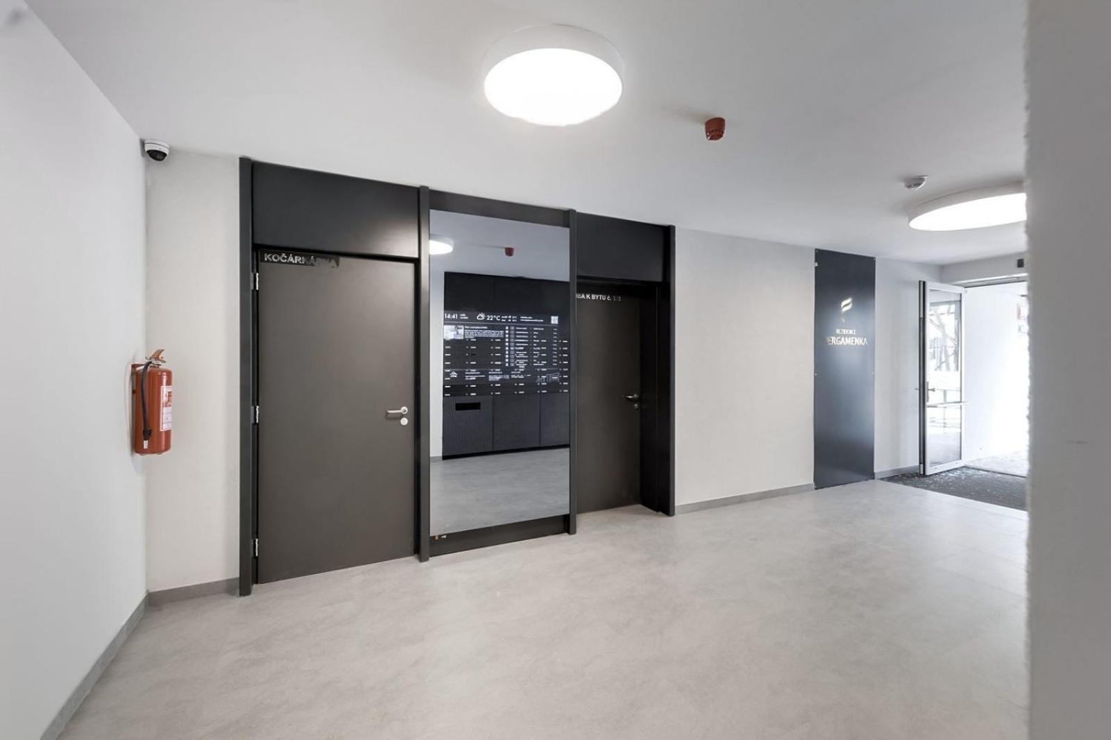 Holesovice Delight: Modern Comfort With A Twist In Prague 7 Экстерьер фото
