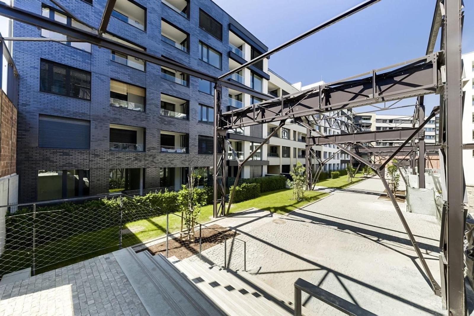Holesovice Delight: Modern Comfort With A Twist In Prague 7 Экстерьер фото
