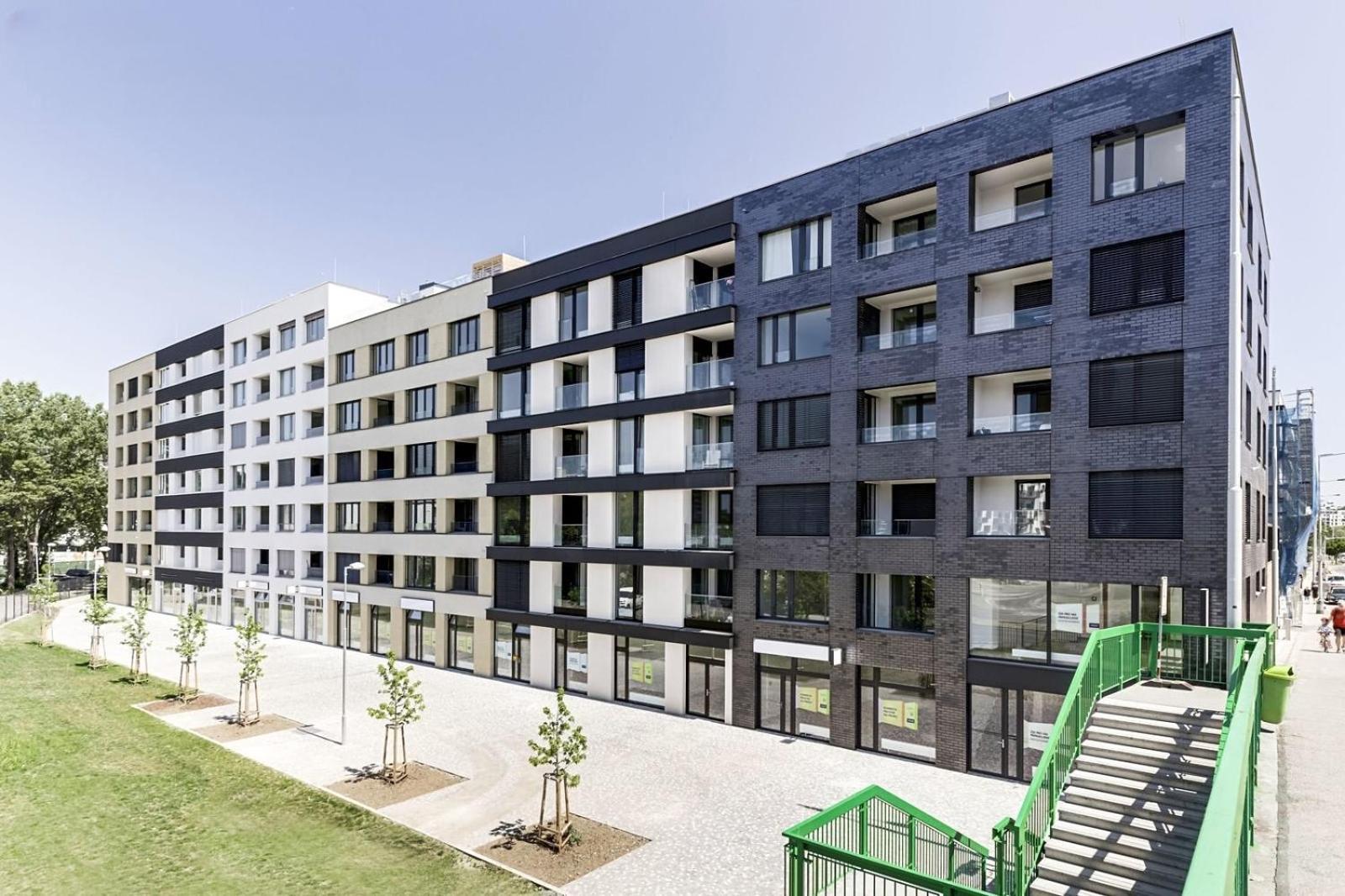 Holesovice Delight: Modern Comfort With A Twist In Prague 7 Экстерьер фото
