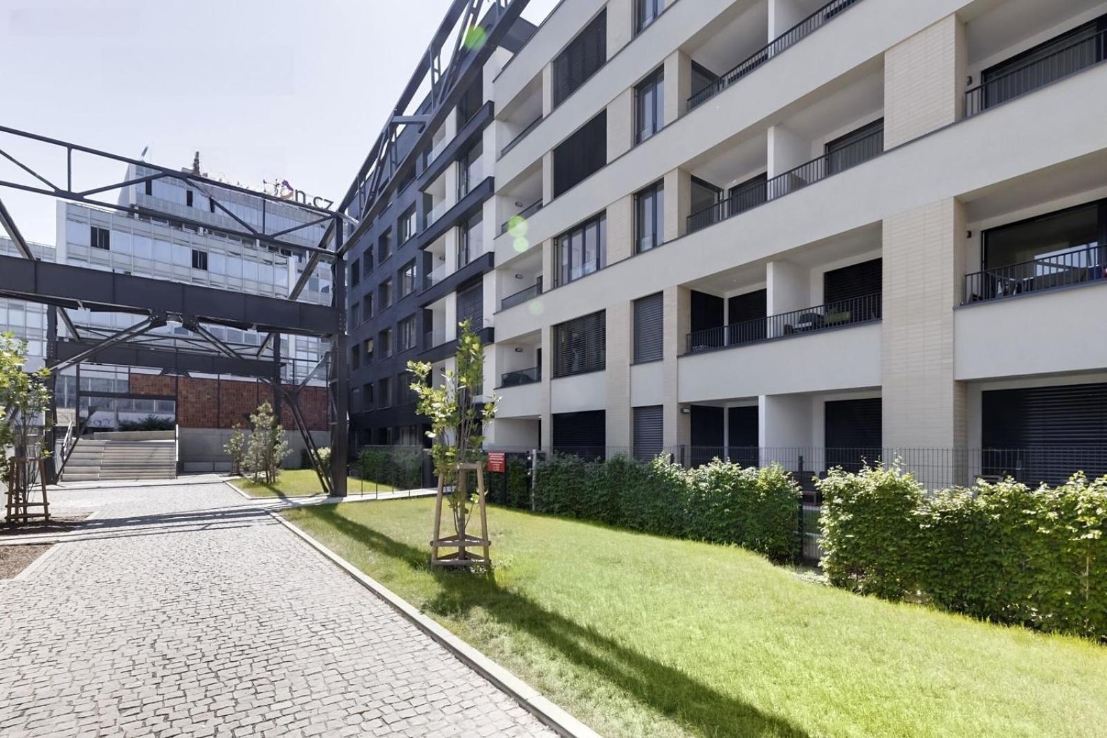 Holesovice Delight: Modern Comfort With A Twist In Prague 7 Экстерьер фото