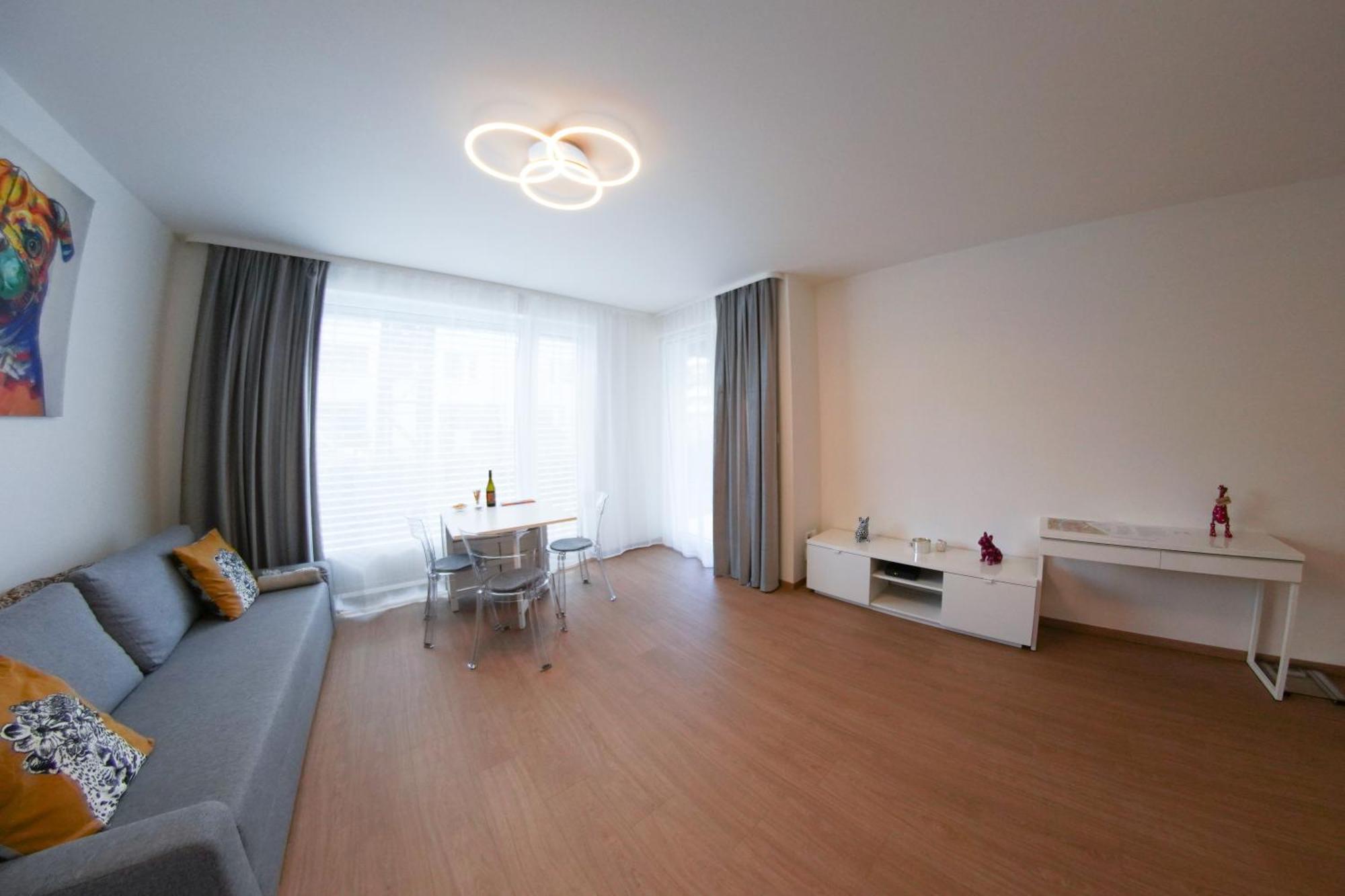 Holesovice Delight: Modern Comfort With A Twist In Prague 7 Экстерьер фото