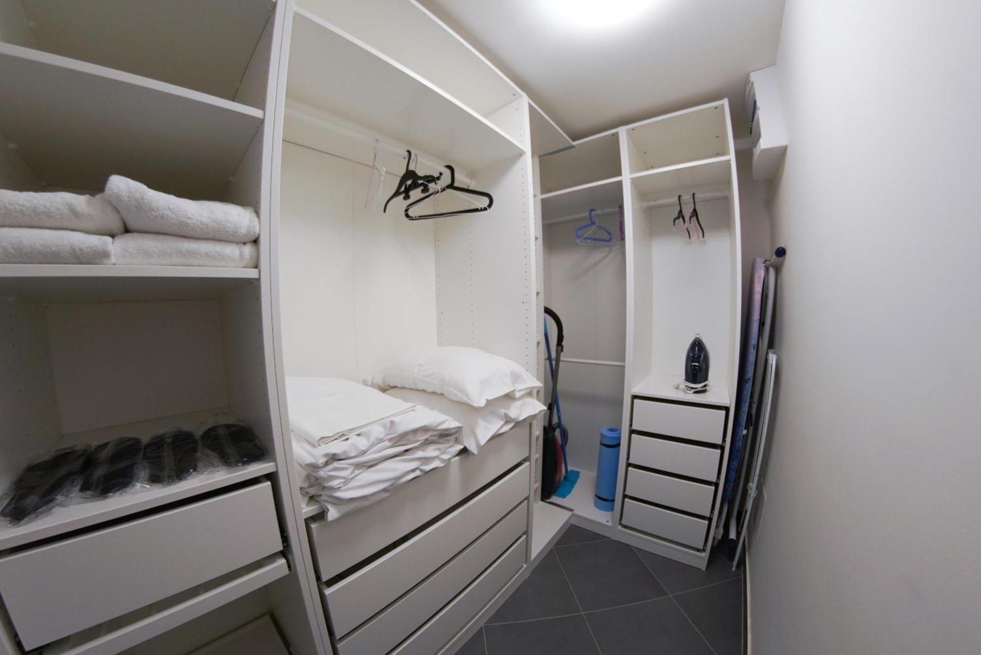 Holesovice Delight: Modern Comfort With A Twist In Prague 7 Экстерьер фото