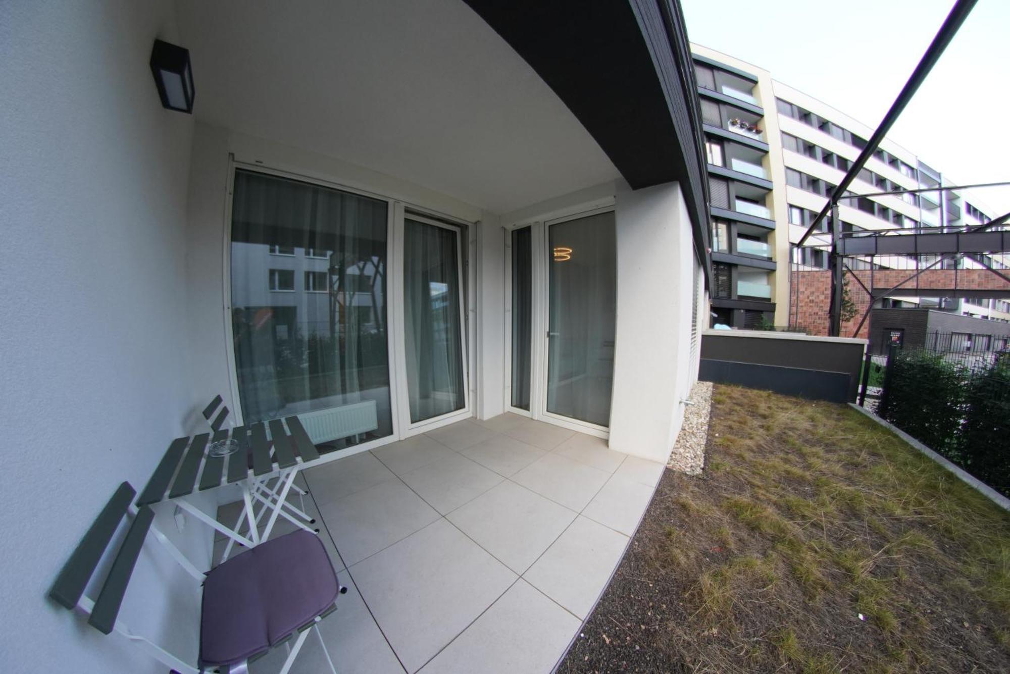 Holesovice Delight: Modern Comfort With A Twist In Prague 7 Экстерьер фото