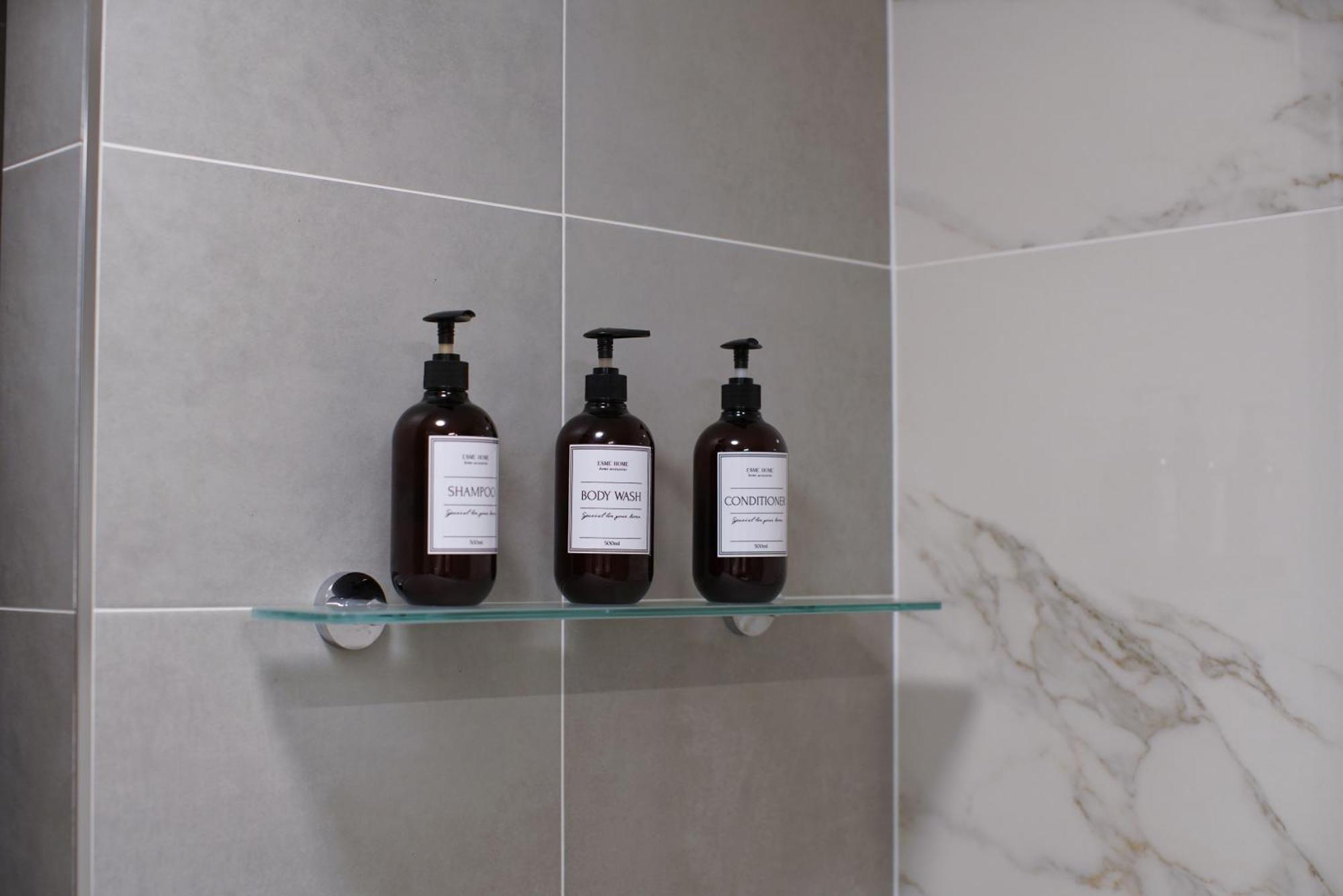 Holesovice Delight: Modern Comfort With A Twist In Prague 7 Экстерьер фото