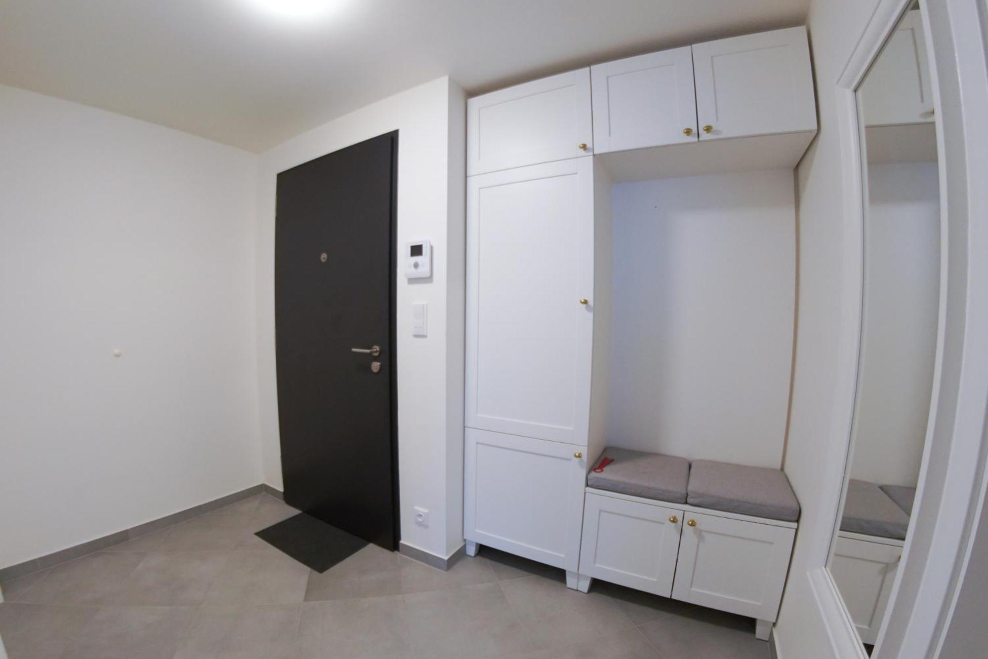 Holesovice Delight: Modern Comfort With A Twist In Prague 7 Экстерьер фото