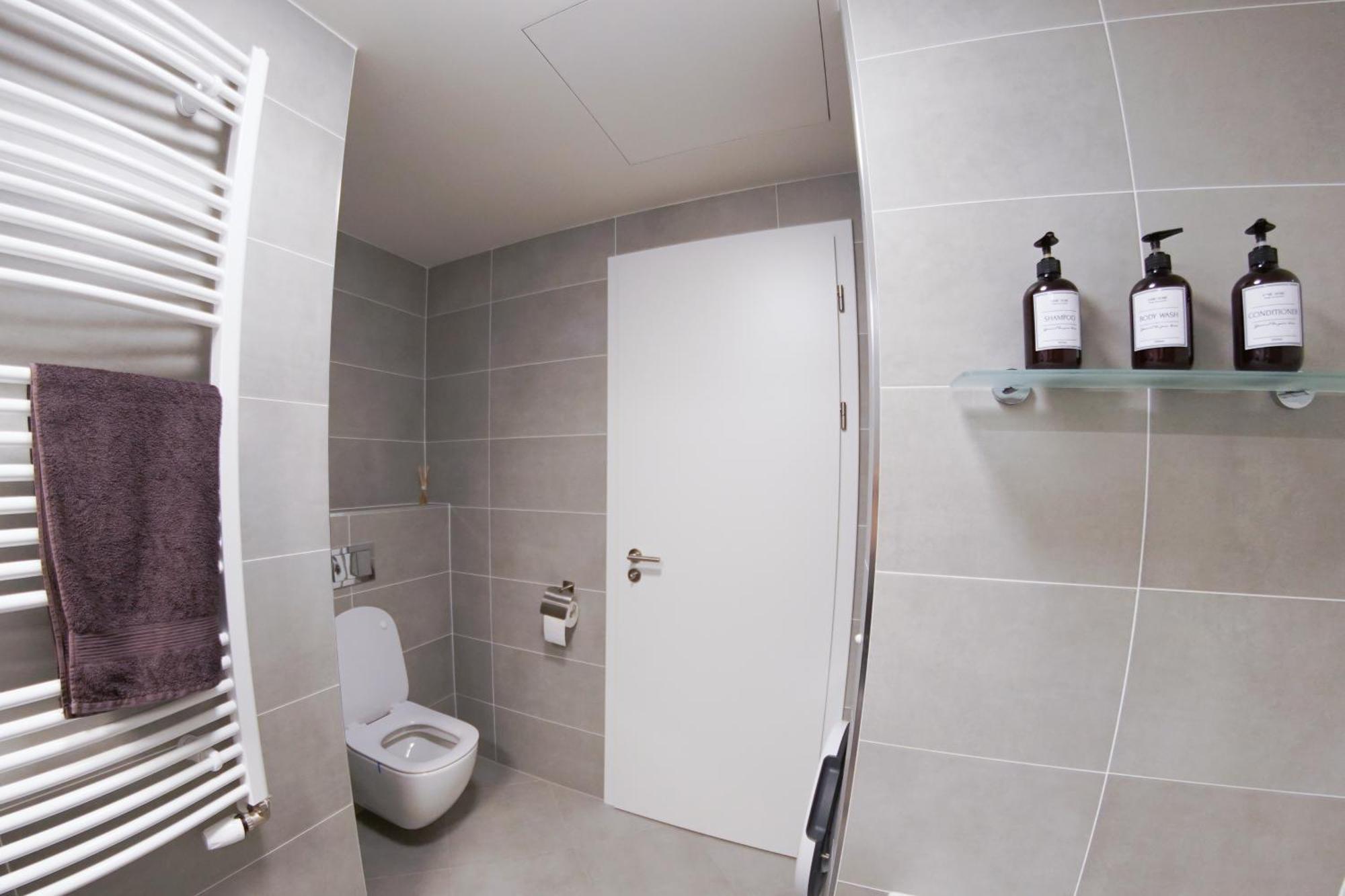 Holesovice Delight: Modern Comfort With A Twist In Prague 7 Экстерьер фото