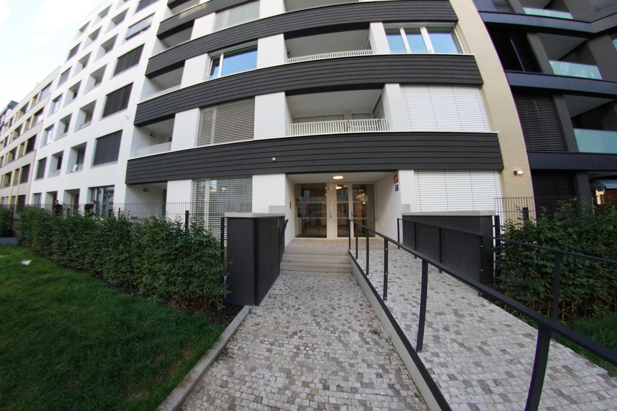 Holesovice Delight: Modern Comfort With A Twist In Prague 7 Экстерьер фото